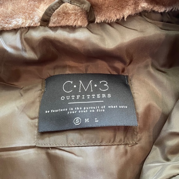 Fur Collar Vest - Picture 3 of 3